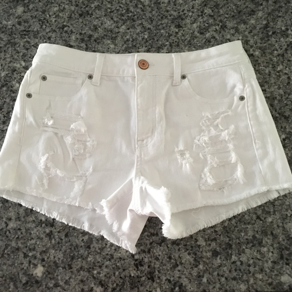 NWOT AMERICAN EAGLE SUPER STRETCH WHITE SHORTS